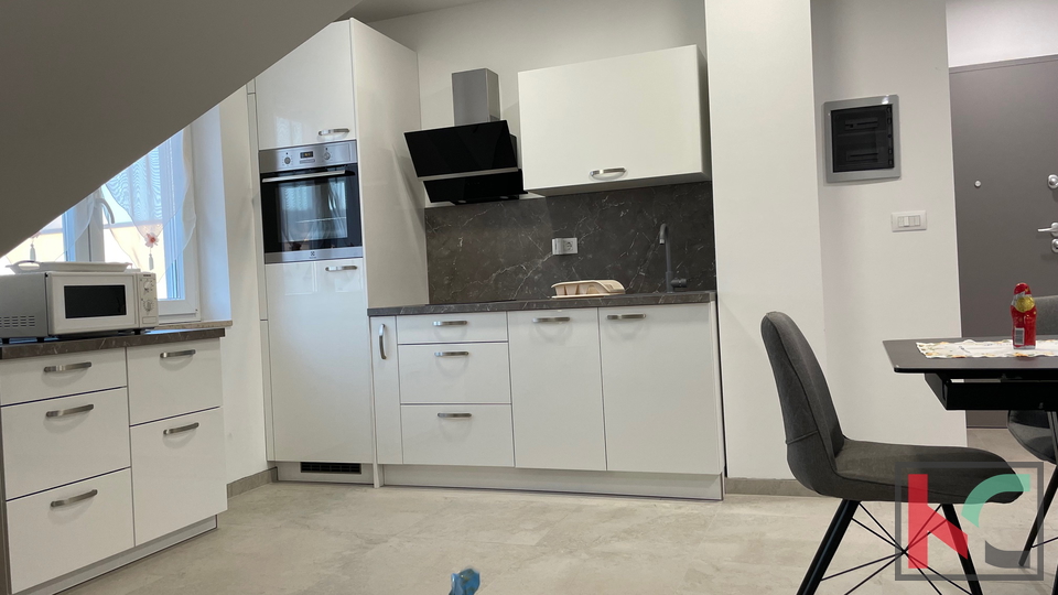 PULA, ŠIJANA, MODERNE MEHRFAMILIENHAUS MIT GARAGE UND TERRASSE, #VERKAUF