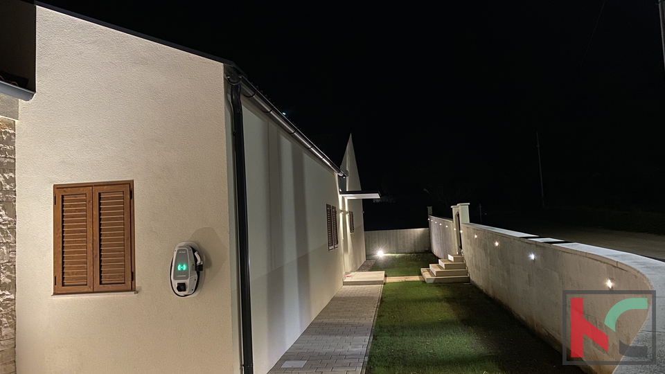LUKSUZNA VILA, 200m2,TINJAN, #PRODAJA
