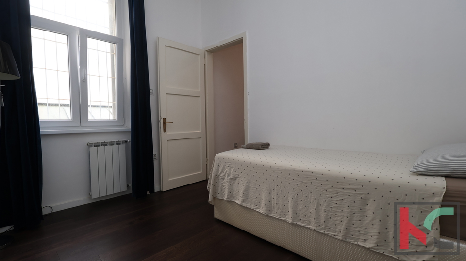 ISTRA&comma; PULA&comma; CENTAR&comma; STAN SA 5 SPAVA&Cacute;IH SOBA&comma; 2 KUPAONICE&comma; &num;PRODAJA