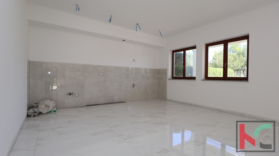 ISTRA&comma; PORE&Ccaron;&comma; STAN U PRIZEMLJU SA VE&Cacute;OM OKU&Cacute;NICOM&comma; 2SS&plus;DB&comma; &num;PRODAJA