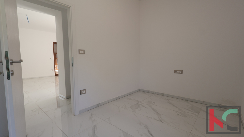 ISTRA&comma; PORE&Ccaron;&comma; STAN U PRIZEMLJU SA VE&Cacute;OM OKU&Cacute;NICOM&comma; 2SS&plus;DB&comma; &num;PRODAJA