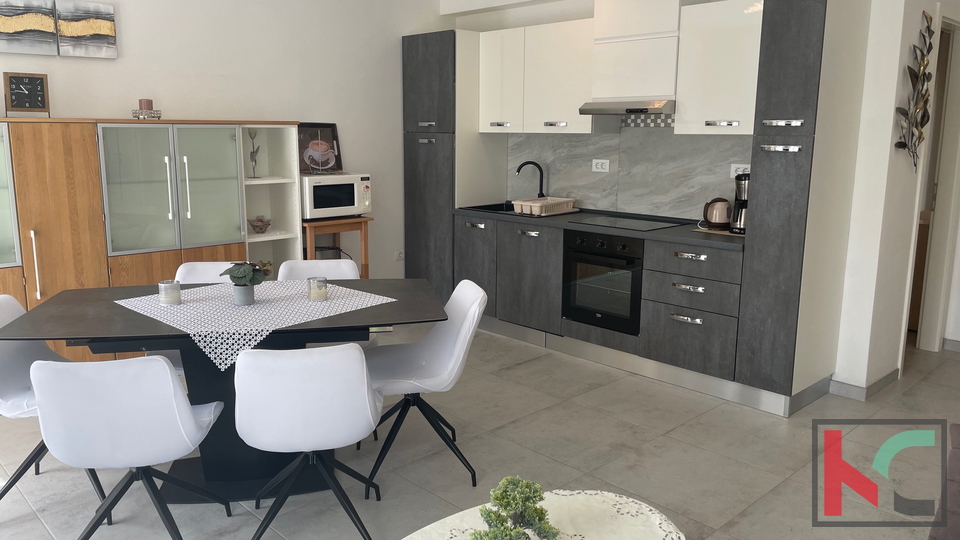 PULA, ŠIJANA, MODERNE MEHRFAMILIENHAUS MIT GARAGE UND TERRASSE, #VERKAUF