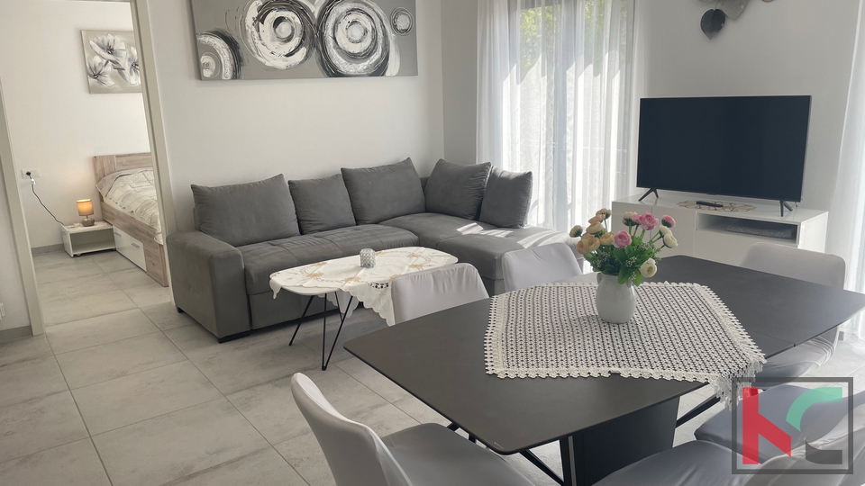 PULA, ŠIJANA, MODERNE MEHRFAMILIENHAUS MIT GARAGE UND TERRASSE, #VERKAUF