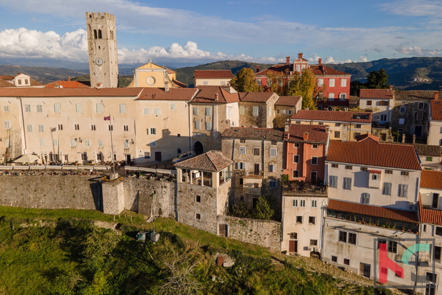 MOTOVUN - KUĆA U STAROJ JEZGRI I OTVORENIM POGLEDOM #PRODAJA