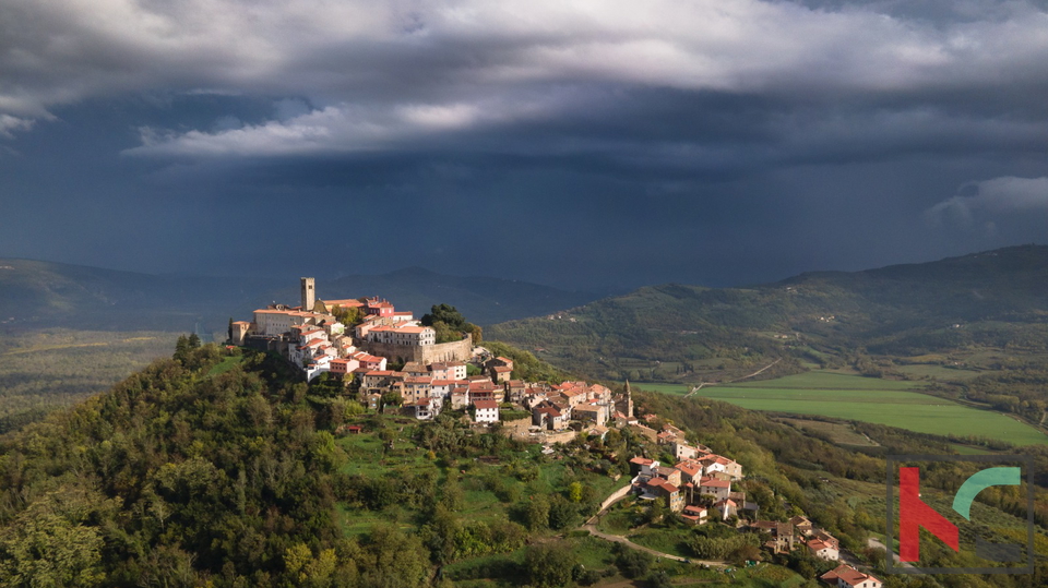 MOTOVUN - KU&Cacute;A U STAROJ JEZGRI I OTVORENIM POGLEDOM &num;PRODAJA