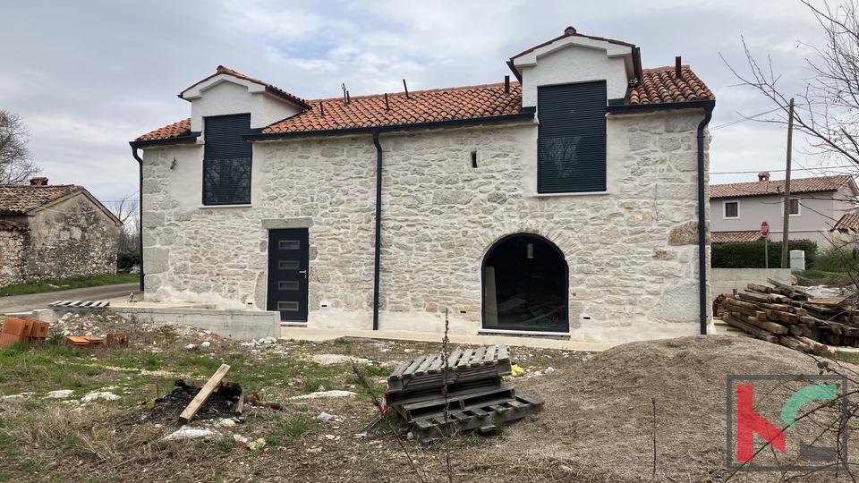 LABIN&comma; OKOLICA&comma; MODERNO RENOVIRANA KAMENA KU&Cacute;A &num;PRODAJA