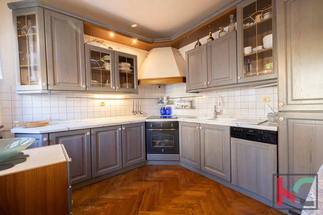 ISTRA, BRTONIGLA, KVALITETNO OBNOVLJENA KUĆA U SRCU ISTRE, #PRODAJA