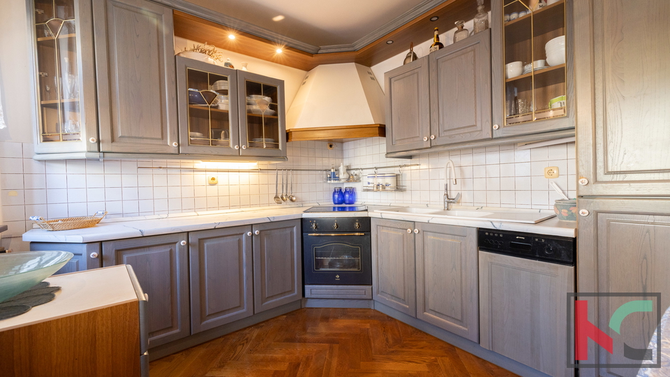 ISTRA&comma; BRTONIGLA&comma; KVALITETNO OBNOVLJENA KU&Cacute;A U SRCU ISTRE&comma; &num;PRODAJA