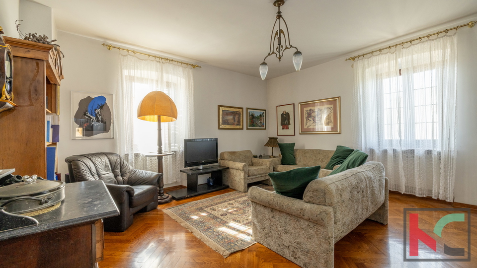 ISTRA&comma; BRTONIGLA&comma; KVALITETNO OBNOVLJENA KU&Cacute;A U SRCU ISTRE&comma; &num;PRODAJA