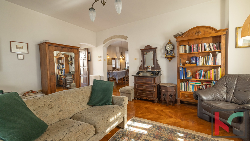 ISTRA&comma; BRTONIGLA&comma; KVALITETNO OBNOVLJENA KU&Cacute;A U SRCU ISTRE&comma; &num;PRODAJA