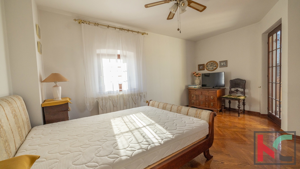 ISTRA&comma; BRTONIGLA&comma; KVALITETNO OBNOVLJENA KU&Cacute;A U SRCU ISTRE&comma; &num;PRODAJA