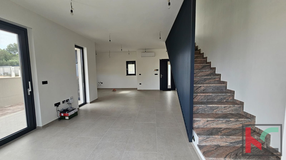 ISTRA, MEDULIN, KUĆA SA DVIJE STAMBENE JEDINICE, UREĐENA OKUĆNICA, GRIJANI BAZENI, 2 GARAŽE, #PRODAJA