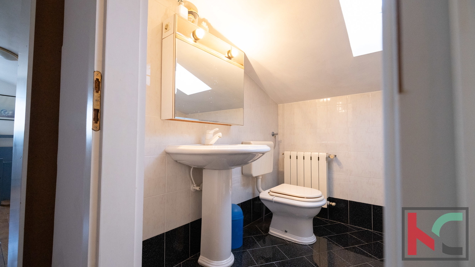 ISTRA&comma; BRTONIGLA&comma; KVALITETNO OBNOVLJENA KU&Cacute;A U SRCU ISTRE&comma; &num;PRODAJA