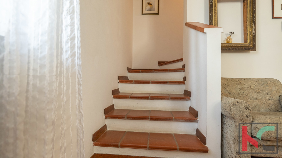 ISTRA&comma; BRTONIGLA&comma; KVALITETNO OBNOVLJENA KU&Cacute;A U SRCU ISTRE&comma; &num;PRODAJA