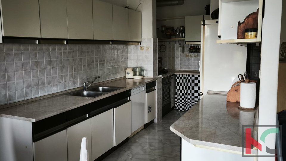 PULA, VERUDA, OBITELJSKI TROSOBNI STAN NA IDEALNOJ LOKACIJI #PRODAJA