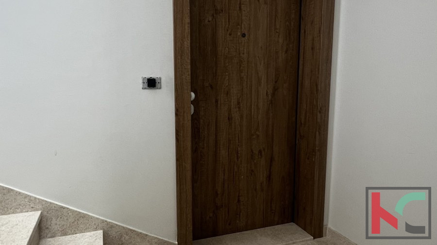 PULA, VALDEBEK, MODERAN TROSOBNI OBITELJSKI STAN #PRODAJA