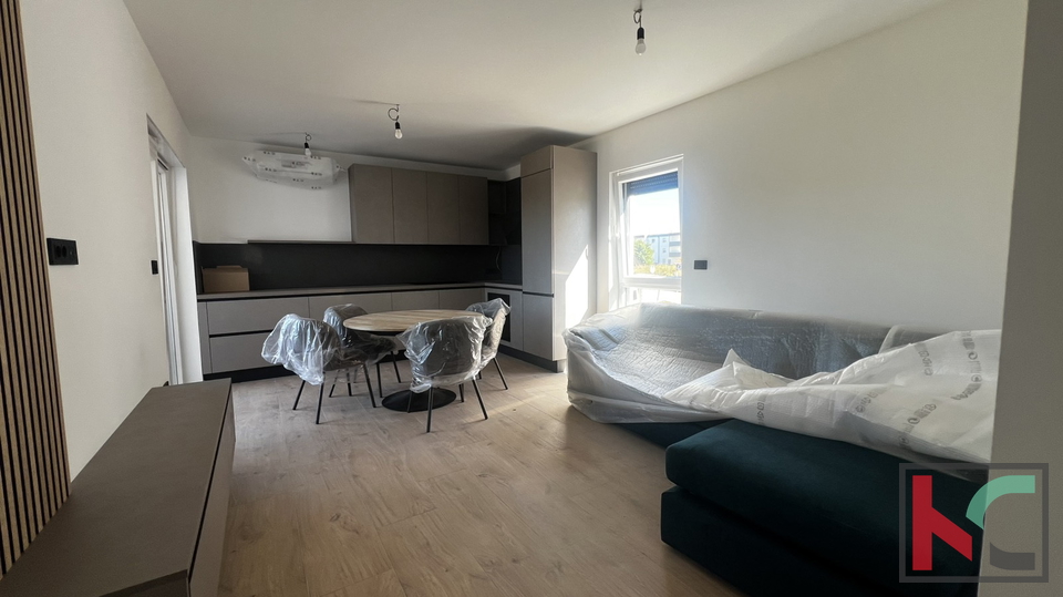 PULA, VALDEBEK, MODERAN TROSOBNI OBITELJSKI STAN #PRODAJA