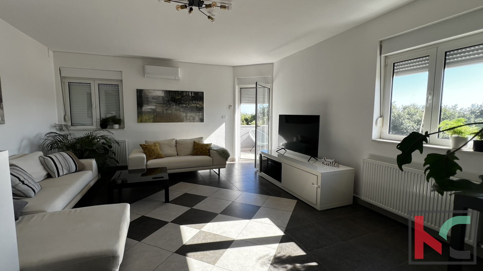 ISTRA, LIŽNJAN, PREKRASAN TROSOBNI STAN S POGLEDOM NA MORE #PRODAJA