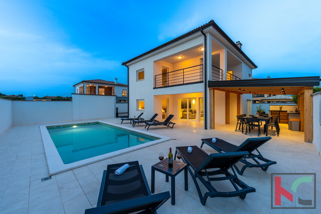 Haus, 180 m2, Verkauf, Vodnjan