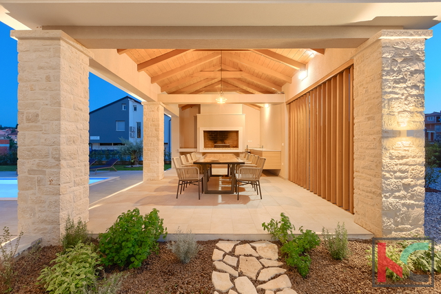 Casa, 460 m2, Vendita, Rovinjsko Selo