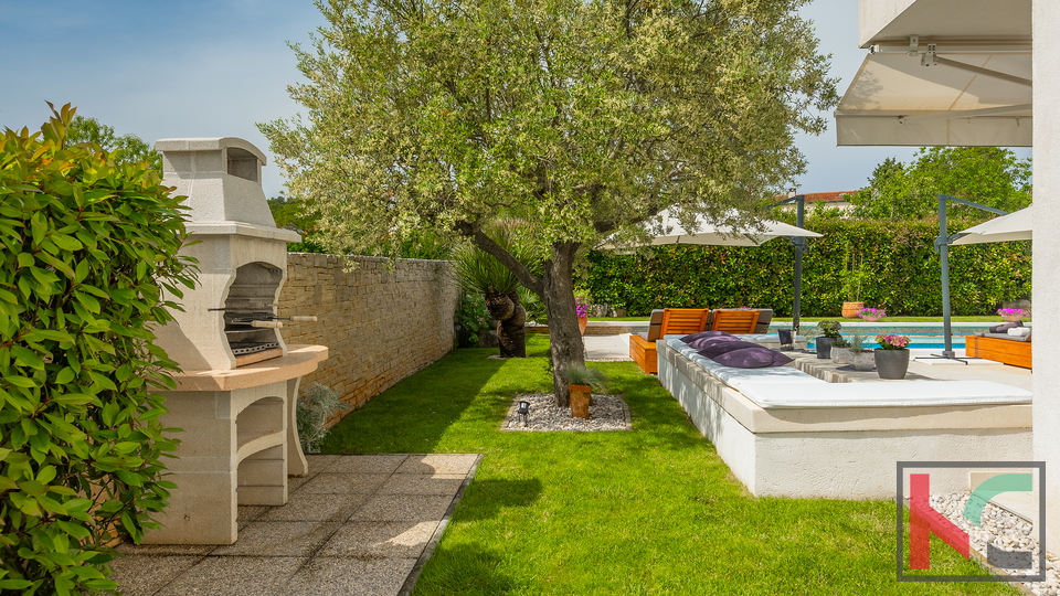 ROVINJSKO SELO&comma; VILLA SA BAZENOM  I WELLNESSOM &num;PRODAJA
