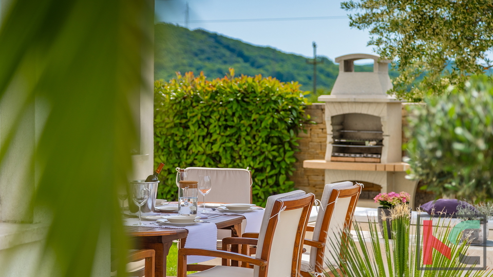 ROVINJSKO SELO&comma; VILLA SA BAZENOM  I WELLNESSOM &num;PRODAJA