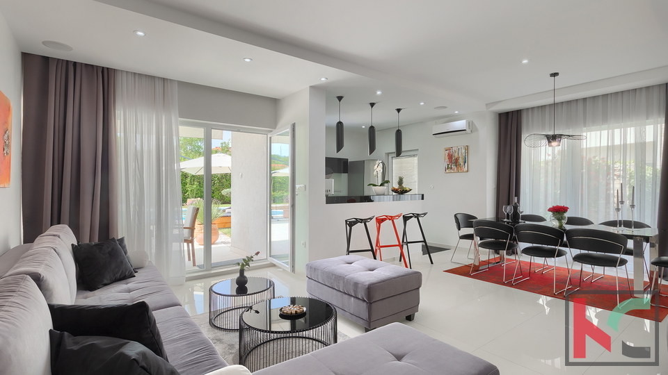 ROVINJSKO SELO&comma; VILLA SA BAZENOM  I WELLNESSOM &num;PRODAJA