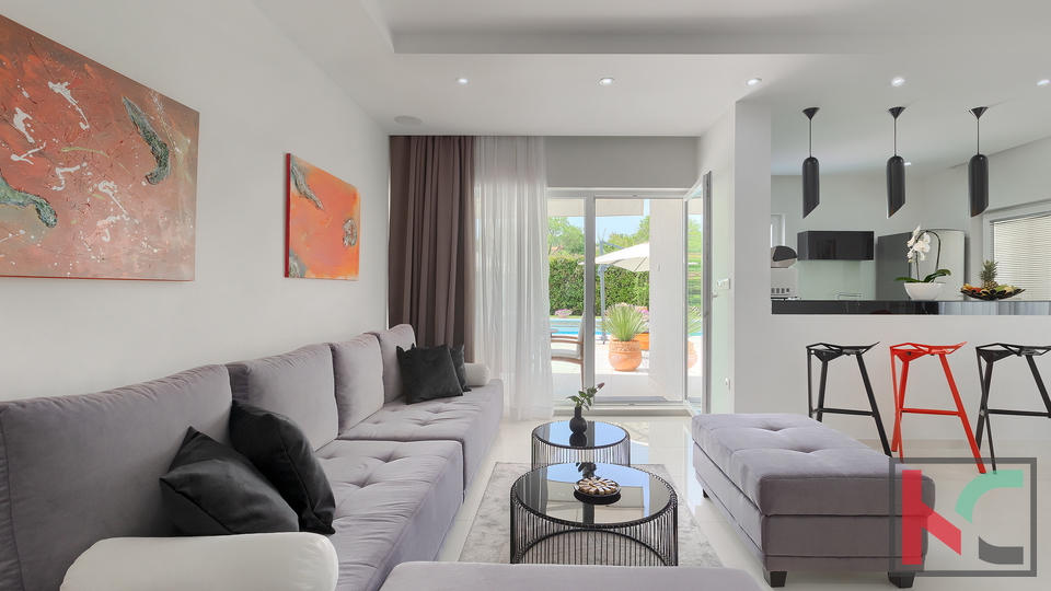 ROVINJSKO SELO&comma; VILLA SA BAZENOM  I WELLNESSOM &num;PRODAJA