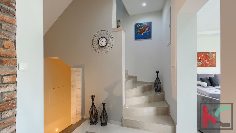 ROVINJSKO SELO&comma; VILLA SA BAZENOM  I WELLNESSOM &num;PRODAJA