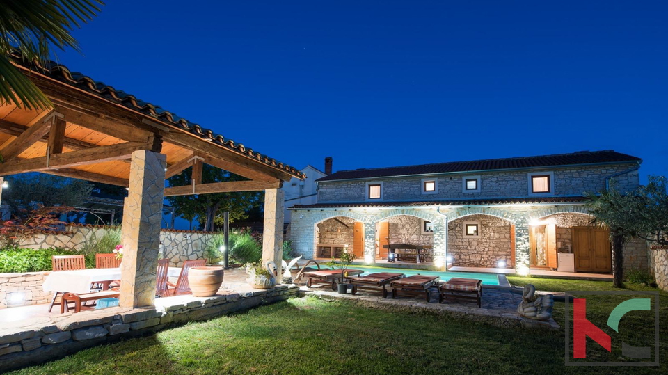 ISTRA&comma; SVETVIN&Ccaron;ENAT&comma; STEINHAUS MIT BEHEIZTEM POOL AUF 1200 M2 GRUNDST&Uuml;CK&comma; &num;VERKAUF