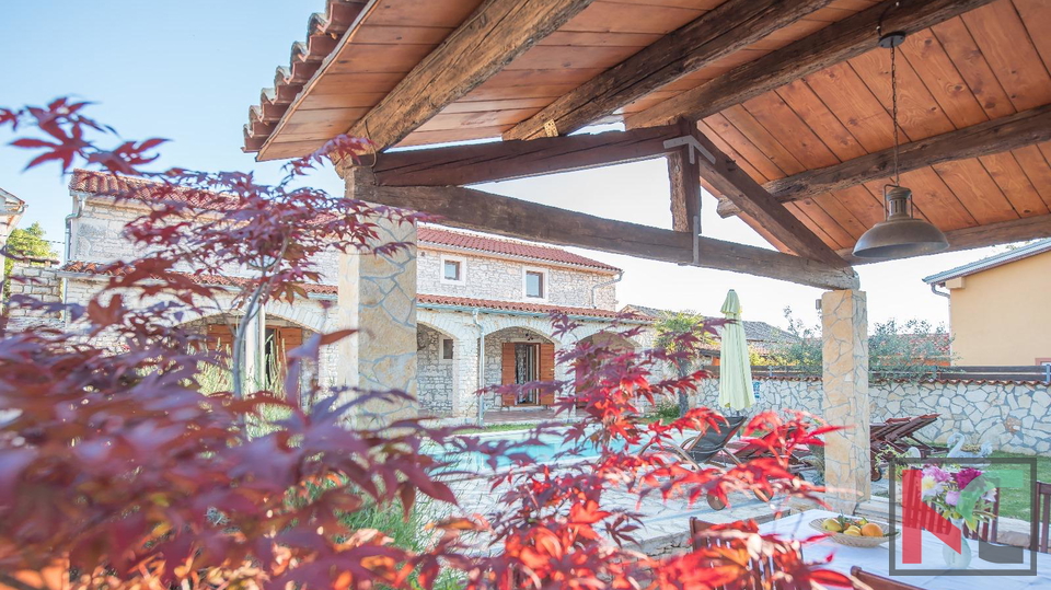 ISTRA&comma; SVETVIN&Ccaron;ENAT&comma; STEINHAUS MIT BEHEIZTEM POOL AUF 1200 M2 GRUNDST&Uuml;CK&comma; &num;VERKAUF