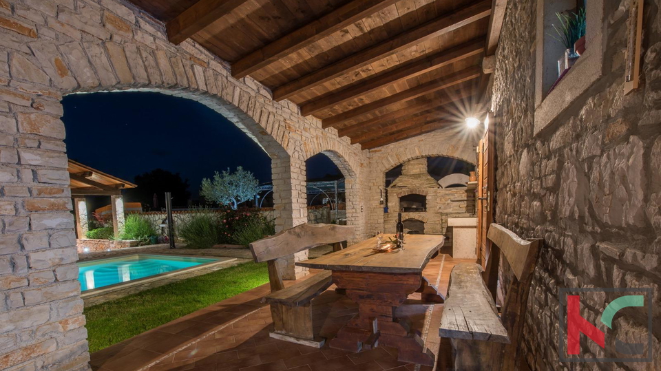 ISTRA&comma; SVETVIN&Ccaron;ENAT&comma; STEINHAUS MIT BEHEIZTEM POOL AUF 1200 M2 GRUNDST&Uuml;CK&comma; &num;VERKAUF