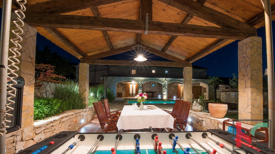 ISTRA&comma; SVETVIN&Ccaron;ENAT&comma; STEINHAUS MIT BEHEIZTEM POOL AUF 1200 M2 GRUNDST&Uuml;CK&comma; &num;VERKAUF