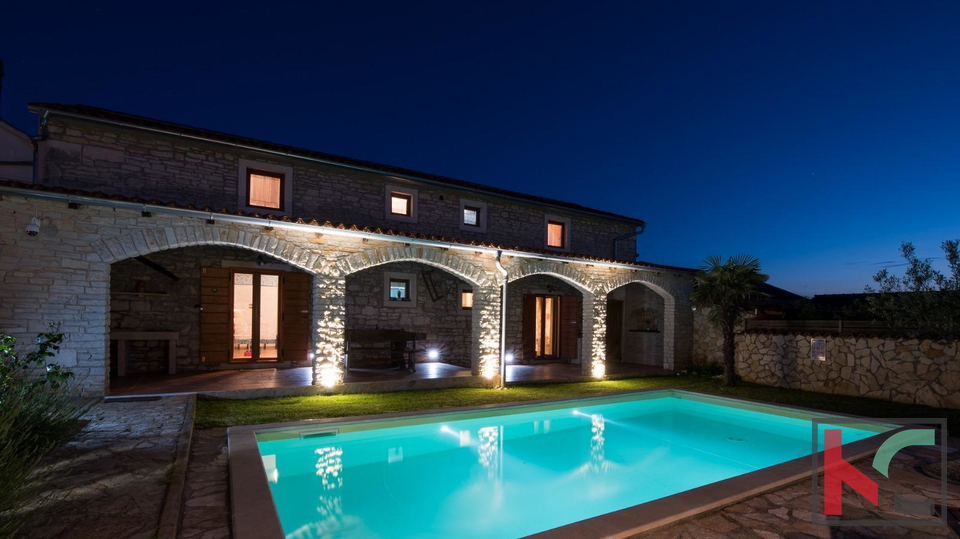 ISTRA&comma; SVETVIN&Ccaron;ENAT&comma; STEINHAUS MIT BEHEIZTEM POOL AUF 1200 M2 GRUNDST&Uuml;CK&comma; &num;VERKAUF