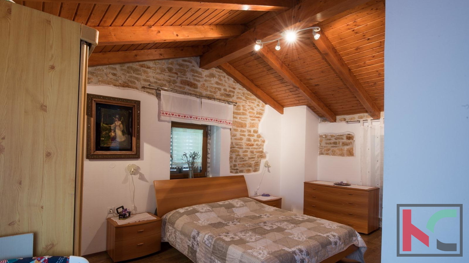 ISTRA&comma; SVETVIN&Ccaron;ENAT&comma; STEINHAUS MIT BEHEIZTEM POOL AUF 1200 M2 GRUNDST&Uuml;CK&comma; &num;VERKAUF