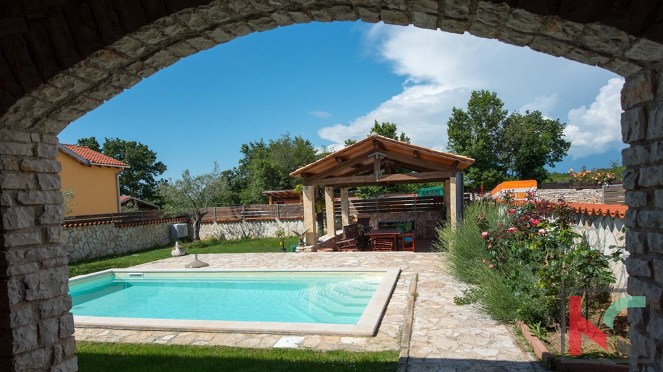 ISTRA&comma; SVETVIN&Ccaron;ENAT&comma; STEINHAUS MIT BEHEIZTEM POOL AUF 1200 M2 GRUNDST&Uuml;CK&comma; &num;VERKAUF