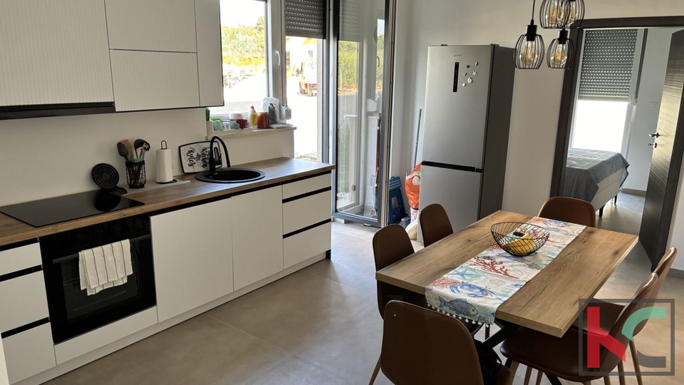 ISTRA&comma; PULA&comma; STAN NOVOGRADNJA 79&comma;36M2 SA 100M2 PRIPADAJU&Cacute;EG VRTA