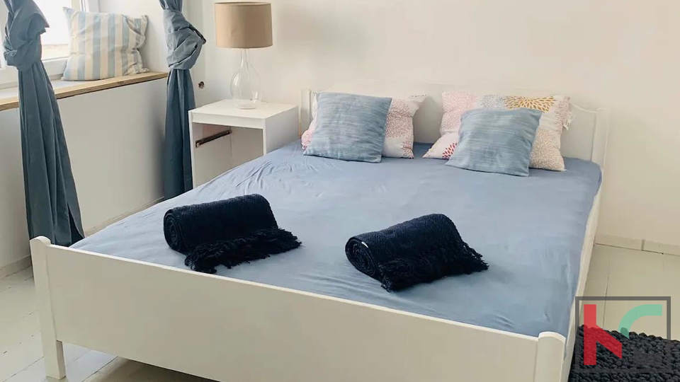 PULA, ARENA, KUĆA SA VELIKIM BALKONOM I DVORIŠTEM #PRODAJA