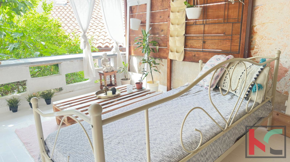 PULA, ARENA, KUĆA SA VELIKIM BALKONOM I DVORIŠTEM #PRODAJA