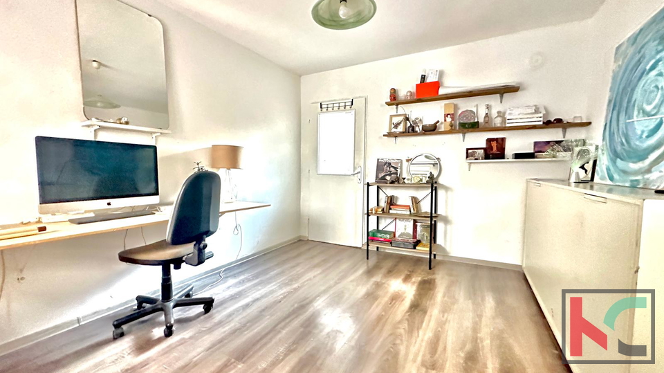 PULA, ARENA, KUĆA SA VELIKIM BALKONOM I DVORIŠTEM #PRODAJA