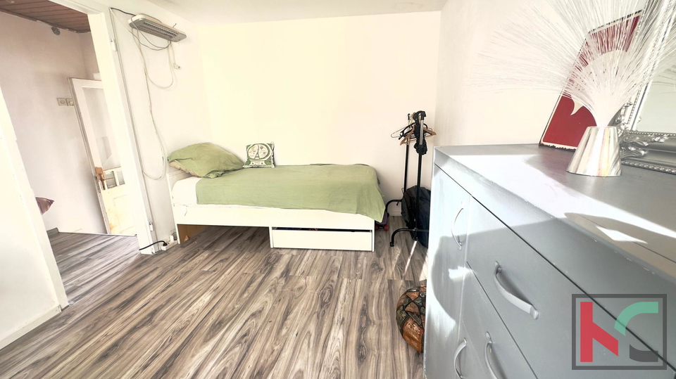 PULA, ARENA, KUĆA SA VELIKIM BALKONOM I DVORIŠTEM #PRODAJA