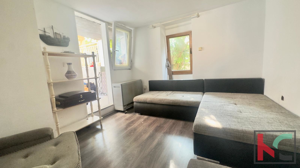 PULA, ARENA, KUĆA SA VELIKIM BALKONOM I DVORIŠTEM #PRODAJA