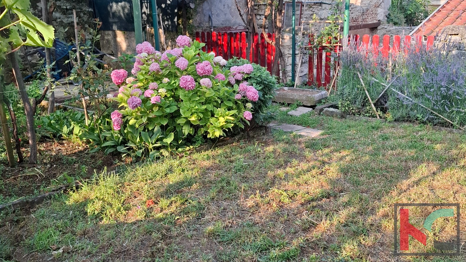 PULA&comma; VERUDA&comma; STAN 81&comma;39m2 SA VRTOM U POSJEDU&comma; &num;PRODAJA