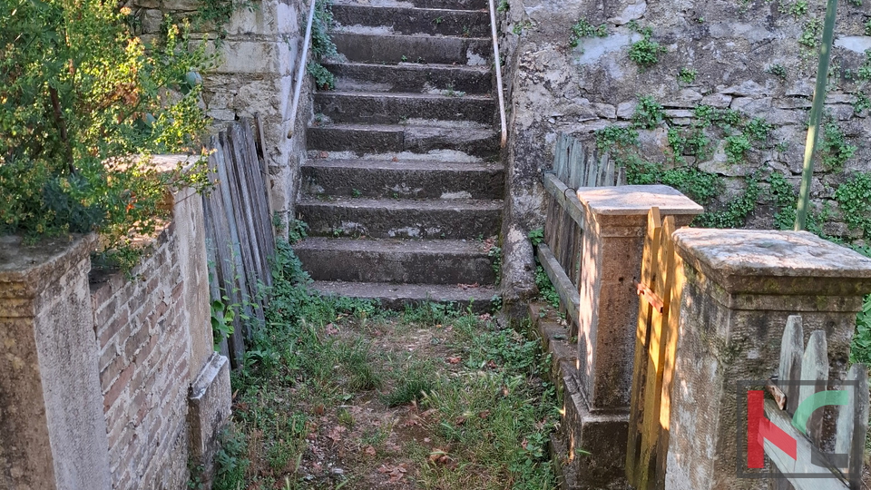 PULA&comma; VERUDA&comma; STAN 81&comma;39m2 SA VRTOM U POSJEDU&comma; &num;PRODAJA