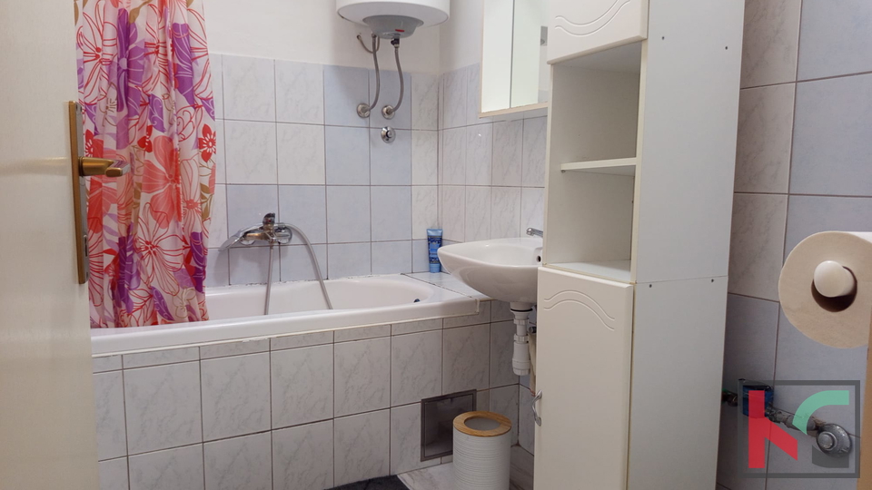 PULA, VERUDA, OBITELJSKI ČETVEROSOBNI STAN NA POŽELJNOJ LOKACIJI #PRODAJA