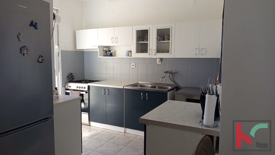 PULA, VERUDA, OBITELJSKI ČETVEROSOBNI STAN NA POŽELJNOJ LOKACIJI #PRODAJA