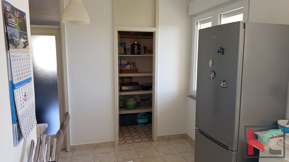 PULA, VERUDA, OBITELJSKI ČETVEROSOBNI STAN NA POŽELJNOJ LOKACIJI #PRODAJA