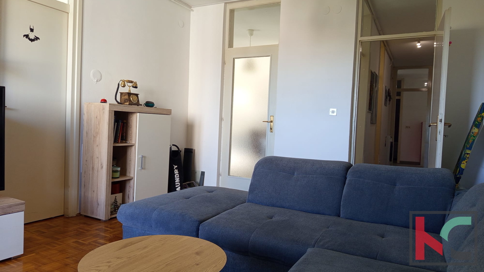 PULA, VERUDA, OBITELJSKI ČETVEROSOBNI STAN NA POŽELJNOJ LOKACIJI #PRODAJA