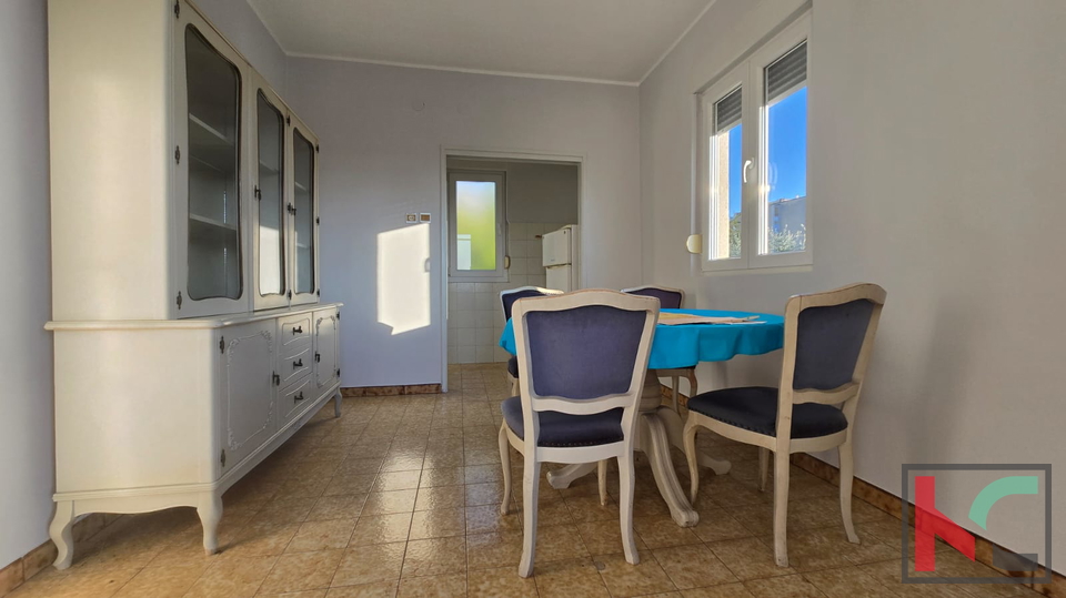 Pula&comma; Vidikovac&comma; prostorno stanovanje 110m2 s 3 terasami in 196m2 vrta