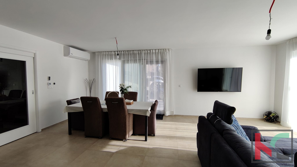 BANJOLE&comma; MODERNA VILA  SA POGLEDOM NA MORE &num;PRODAJA